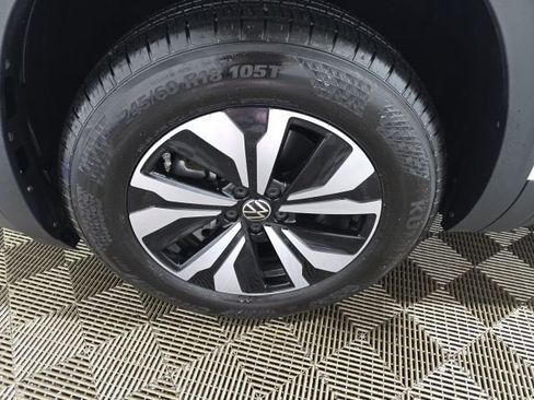 Used 2025 Volkswagen Atlas SE image 10