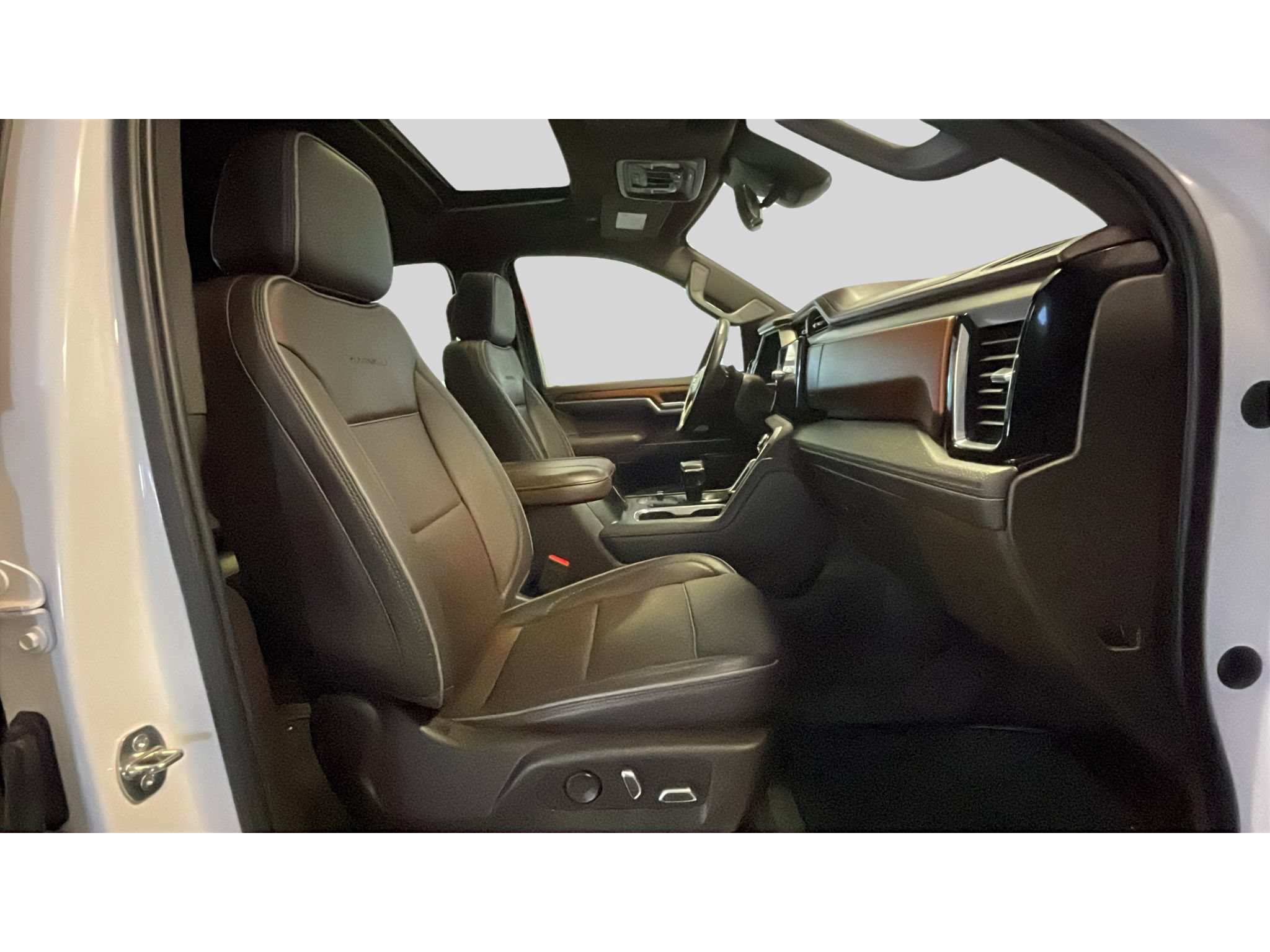 Used 2023 GMC Sierra 1500 Denali w/ Denali Reserve Package AWD/4WD image 16
