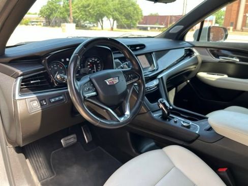 Used 2023 Cadillac XT6 Sport w/ Technology Package AWD/4WD image 14
