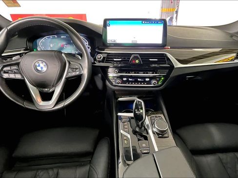 Used 2023 BMW 530e xDrive image 14