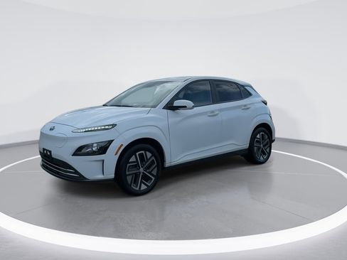 Certified 2022 Hyundai Kona SEL w/ Convenience Package image 3