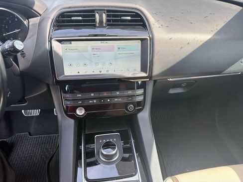 Used 2019 Jaguar F-PACE Premium AWD/4WD image 10