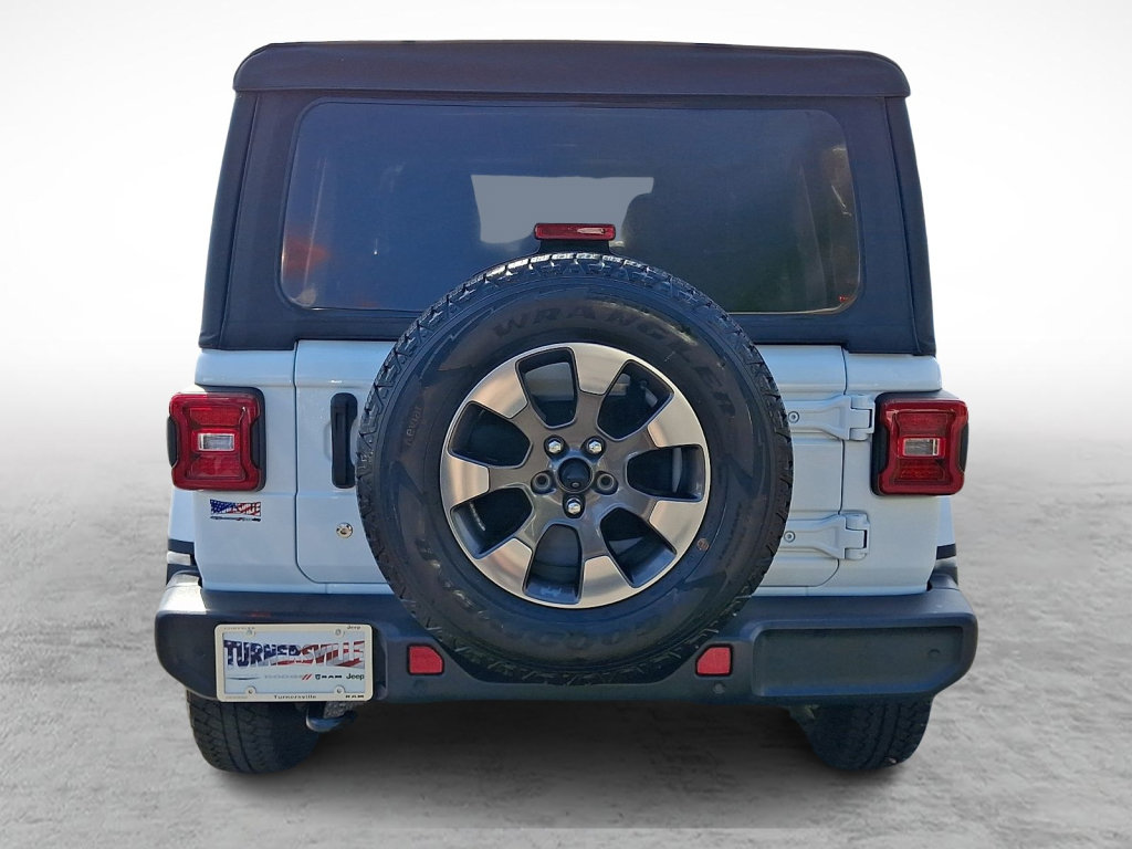 Used 2018 Jeep Wrangler Unlimited Sahara w/ Cold Weather Group AWD/4WD image 4