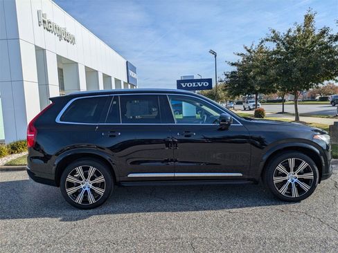Used 2022 Volvo XC90 T6 Inscription w/ Climate Package image 2