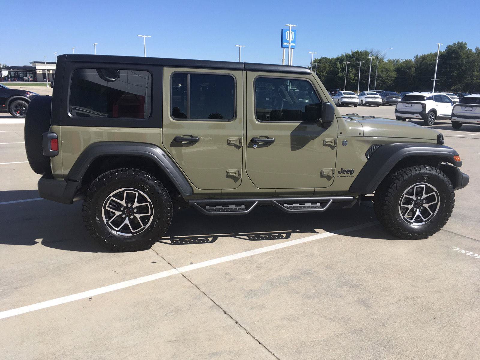 Used 2026 Jeep Wrangler Unlimited Sport AWD/4WD image 6