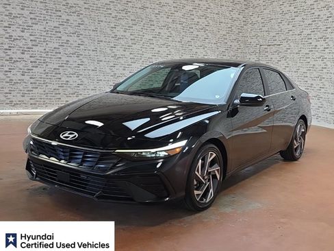 Certified 2025 Hyundai Elantra SEL FWD image 3