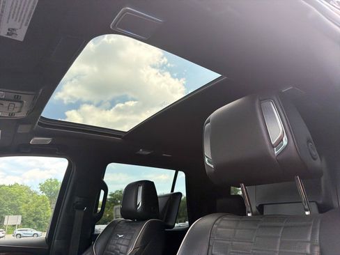 Used 2024 Cadillac Escalade Sport Platinum w/ LPO, ONYX Package AWD/4WD image 18