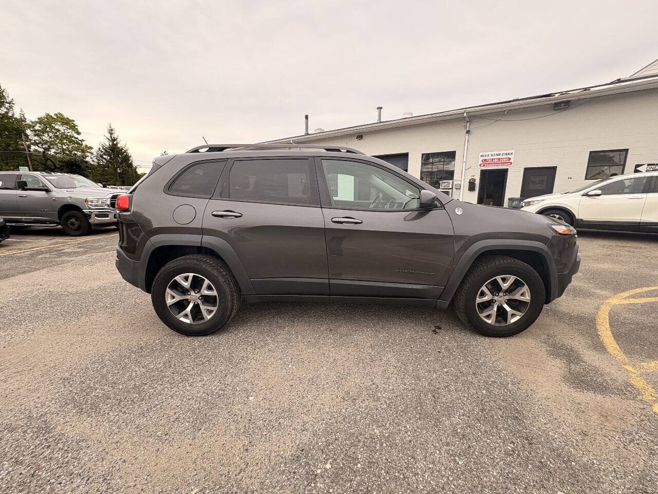 Used 2014 Jeep Cherokee Trailhawk w/ Cold Weather Group AWD/4WD image 6