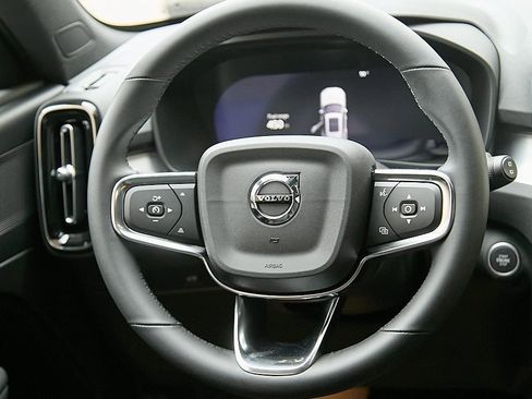 New 2026 Volvo XC40 B4 Plus w/ Climate Package image 21