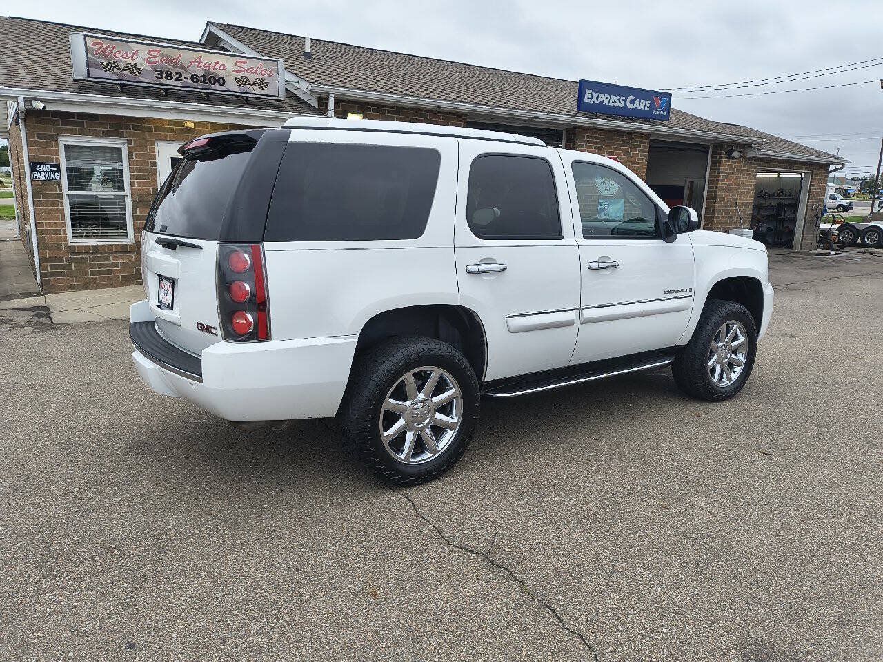 Used 2008 GMC Yukon Denali AWD/4WD image 5