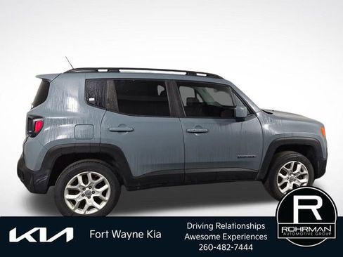 Used 2017 Jeep Renegade Latitude w/ Cold Weather Group AWD/4WD image 6