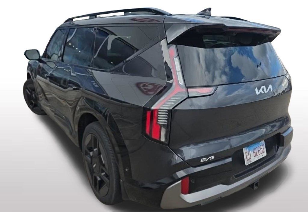 Used 2024 Kia EV9 GT-Line AWD/4WD image 3