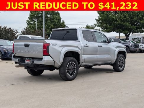 Used 2025 Toyota Tacoma TRD Sport AWD/4WD image 5