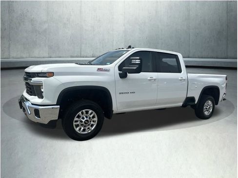 Used 2024 Chevrolet Silverado 2500 LT w/ Convenience Package AWD/4WD image 1