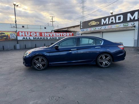 Used 2017 Honda Accord Sport image 5