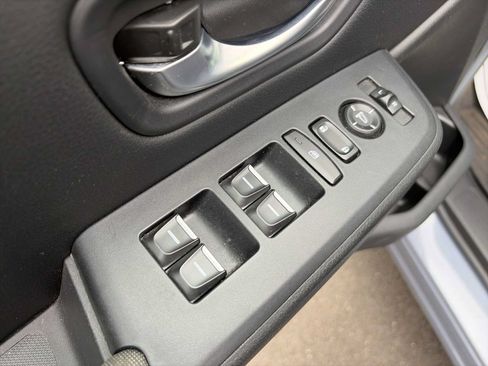 Used 2025 Honda Pilot Sport image 15
