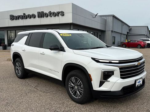 Used 2026 Chevrolet Traverse LT w/ Driver Confidence Package FWD image 1