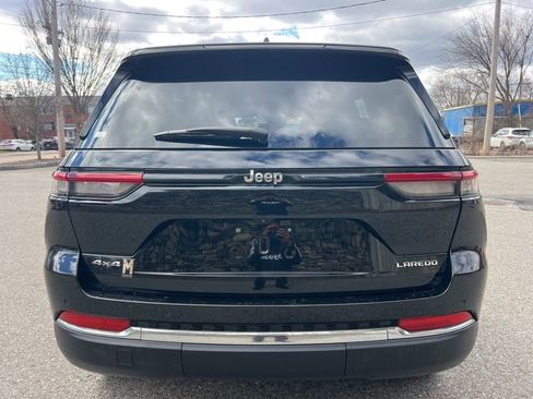 Used 2023 Jeep Grand Cherokee Laredo image 5