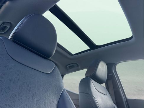 Used 2022 Chevrolet Bolt EUV Premier w/ Sun & Sound Package image 17