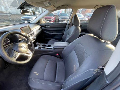 Used 2025 Nissan Altima 2.5 SV image 27