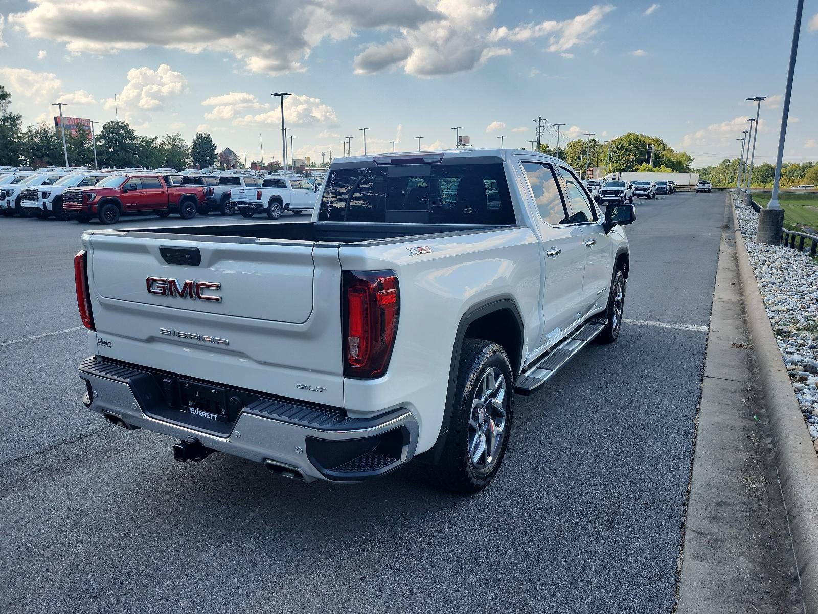 Used 2024 GMC Sierra 1500 SLT w/ SLT Premium Plus Package AWD/4WD image 4