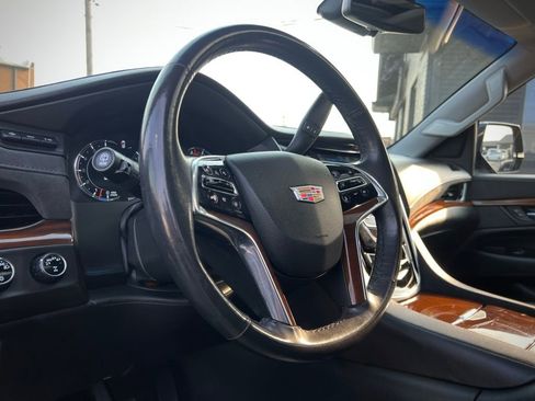 Used 2020 Cadillac Escalade ESV Premium Luxury image 37