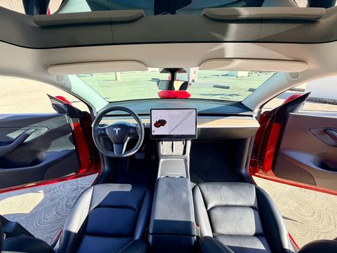 Used 2021 Tesla Model Y Long Range AWD/4WD image 25