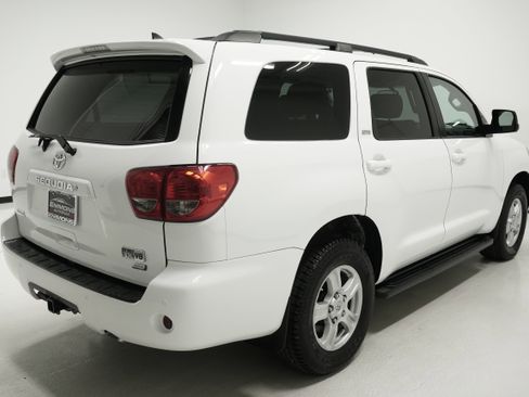 Used 2016 Toyota Sequoia SR5 image 4