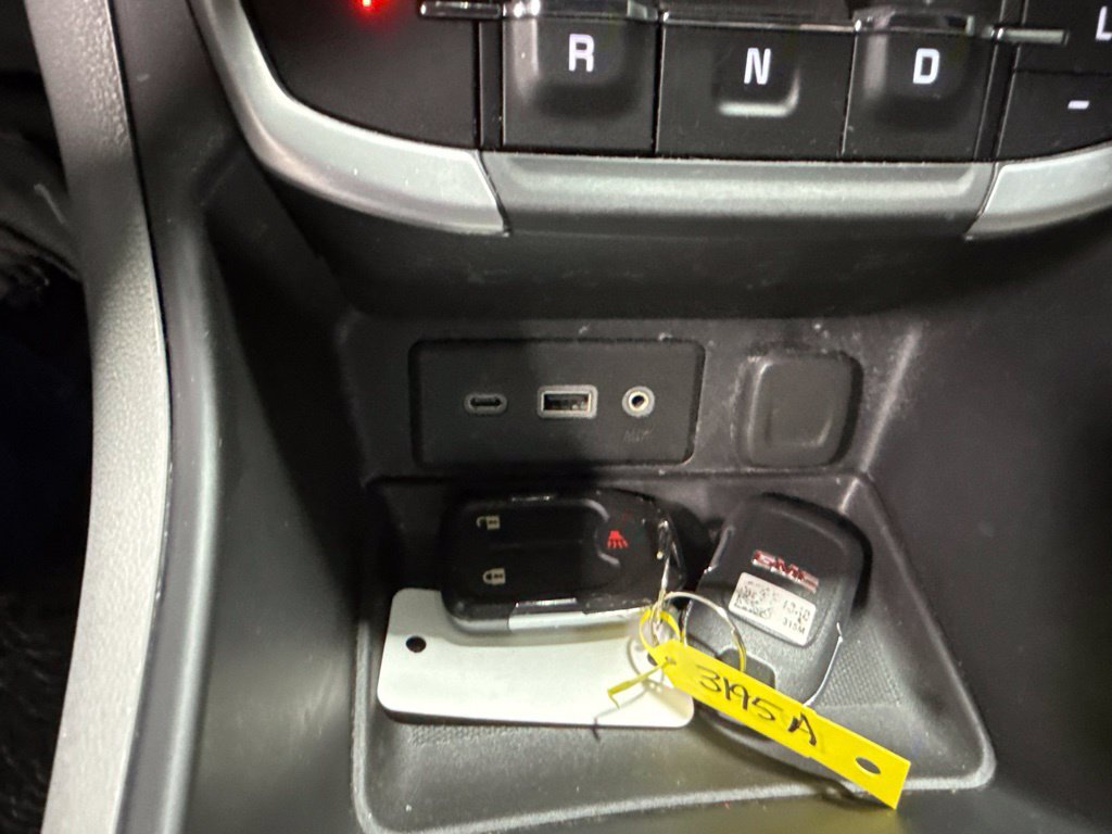Used 2024 GMC Terrain SLE FWD image 29