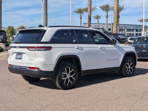 Used 2024 Jeep Grand Cherokee Limited image 5