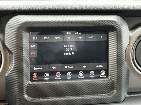 Used 2023 Jeep Gladiator Sport image 15