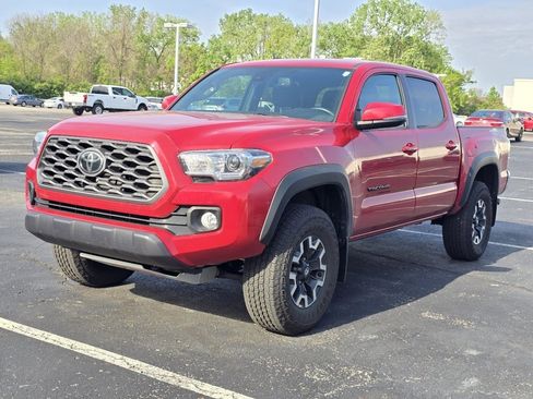 Certified 2023 Toyota Tacoma TRD Off-Road AWD/4WD image 3