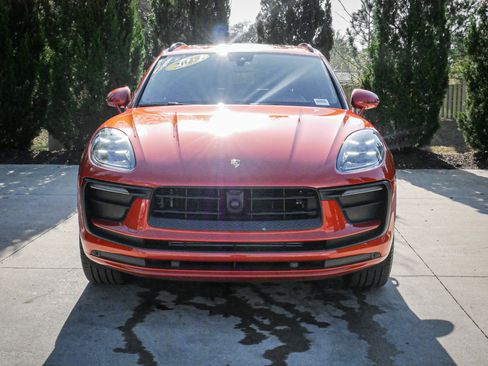 Used 2025 Porsche Macan image 3