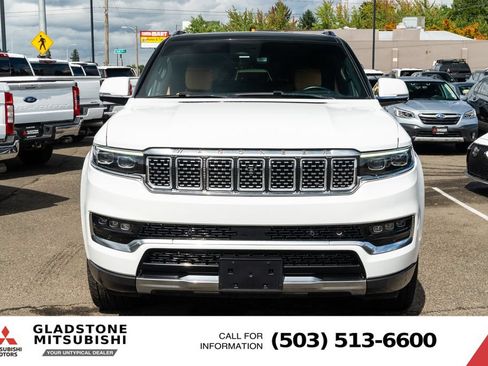 Used 2022 Jeep Grand Wagoneer Series III w/ Rear Seat Video Group 1 AWD/4WD image 2