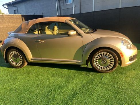 Used 2013 Volkswagen Beetle 2.5 FWD image 3