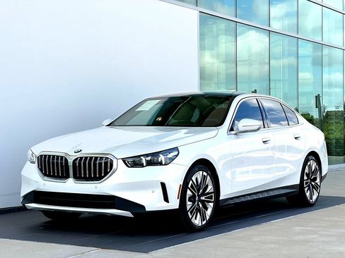 New 2026 BMW 530i w/ Executive Package RWD image 9