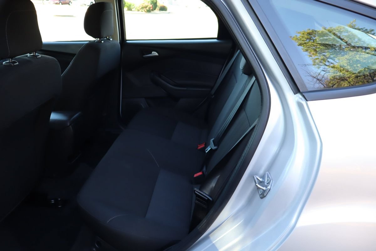 Used 2018 Ford Focus SE w/ Cold Weather Package FWD image 20