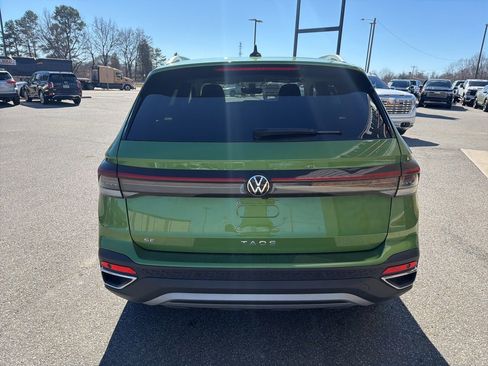 Used 2025 Volkswagen Taos SE w/ Black Wheel Package image 7