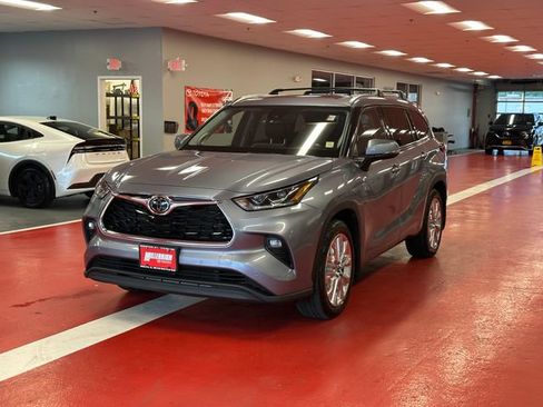 Used 2022 Toyota Highlander Limited AWD/4WD image 7