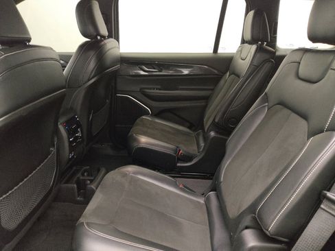 Used 2021 Jeep Grand Cherokee L Laredo image 18