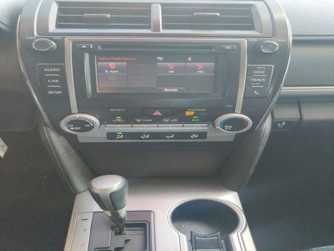 Used 2014 Toyota Camry SE FWD image 10