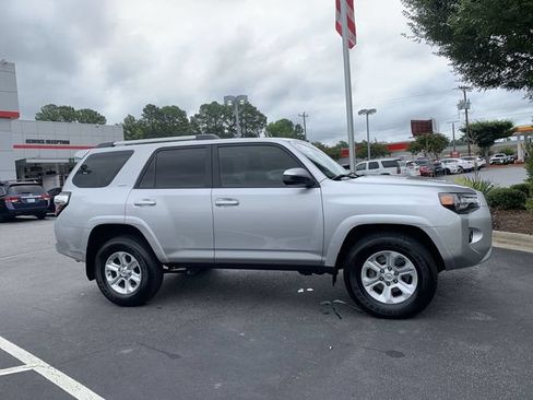 Certified 2022 Toyota 4Runner SR5 RWD image 9