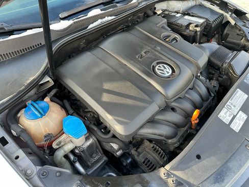 Used 2011 Volkswagen Golf 2.5L PZEV 4dr Hatchback image 10