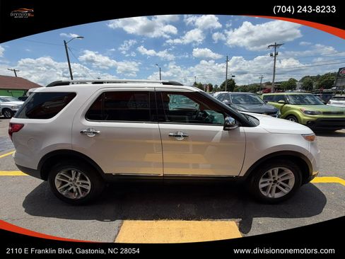 Used 2015 Ford Explorer XLT w/ Equipment Group 202B FWD image 6
