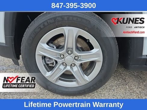 Used 2024 Jeep Compass Latitude image 12