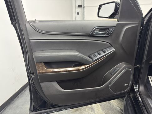 Used 2019 Chevrolet Suburban LT image 10