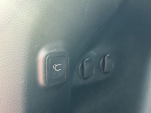 Used 2019 Jeep Cherokee Limited image 9