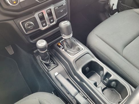 Used 2019 Jeep Wrangler Sport AWD/4WD image 23