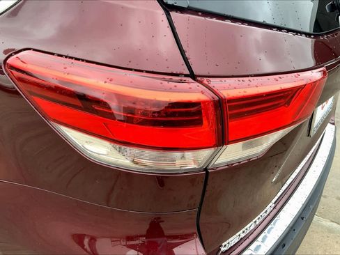 Used 2017 Toyota Highlander Limited Platinum FWD image 27