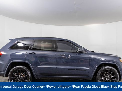 Used 2017 Jeep Grand Cherokee Altitude image 15